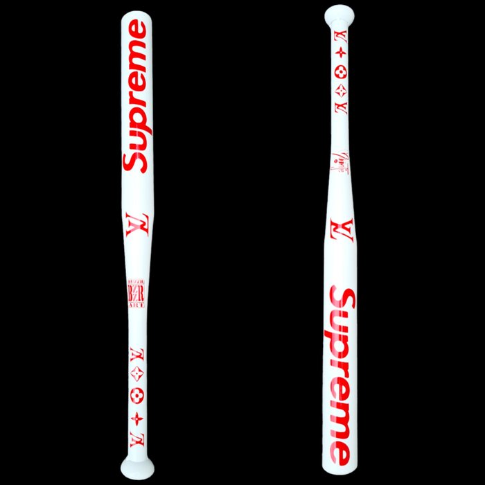 Moontje - Supreme Baseball Bat White/Red edition.