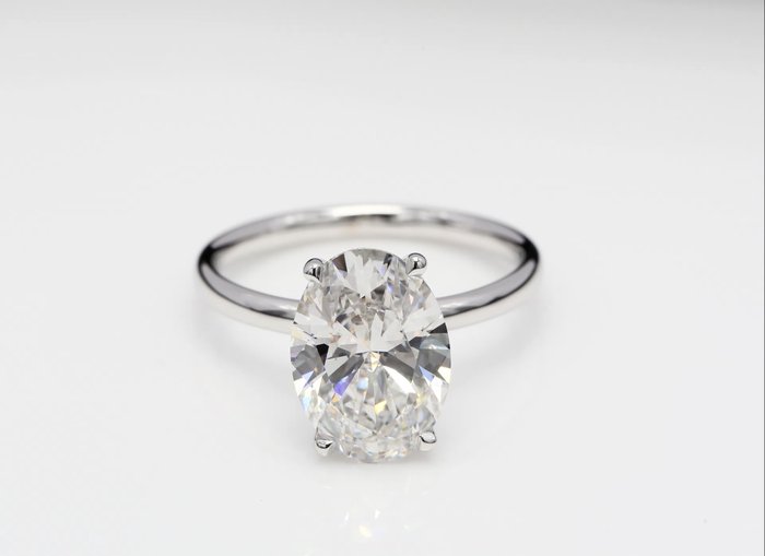 Ring - 18 kraat Hvidguld -  3.08ct. tw. Diamant (Laboratoriedyrket) - Oval F-VVS2