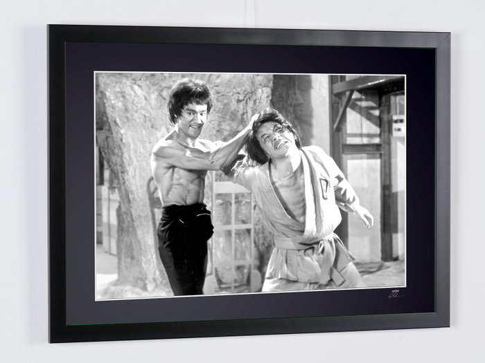 Dragon 1973 - Bruce Lee, left, with Jackie Chan - Fine Art Photography - Luxury Wooden Framed 70X50 cm - Limited Edition Nr 04 of 30 - Serial ID 30736 - Original Certificate (COA), Hologram Logo Editor and QR Code - 100% New items.