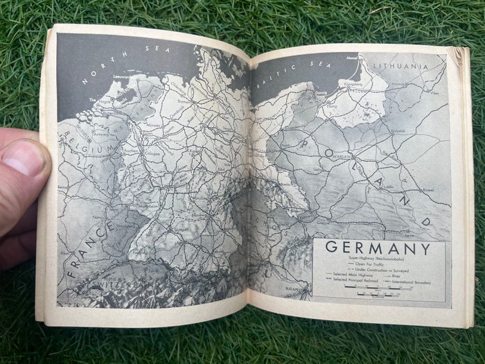 Verenigde Staten van Amerika - Official US Army Soldier's Pocket Guide Germany - Hürtgen - Rhine - Ardennes - Published in December 1944 prior to invasion of German territory