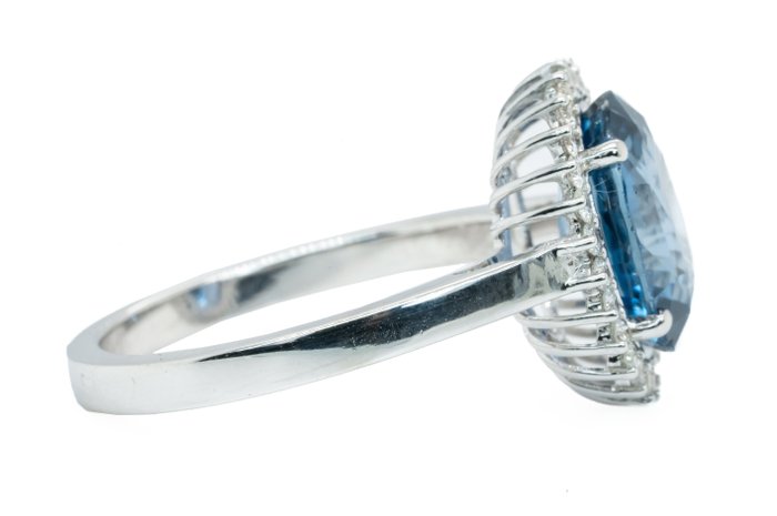 Ingen mindstepris - Ring - 18 kraat Hvidguld, Blå (Ceylon) -  4.41ct. tw. Safir - Diamant - 0,24ct VS-I2