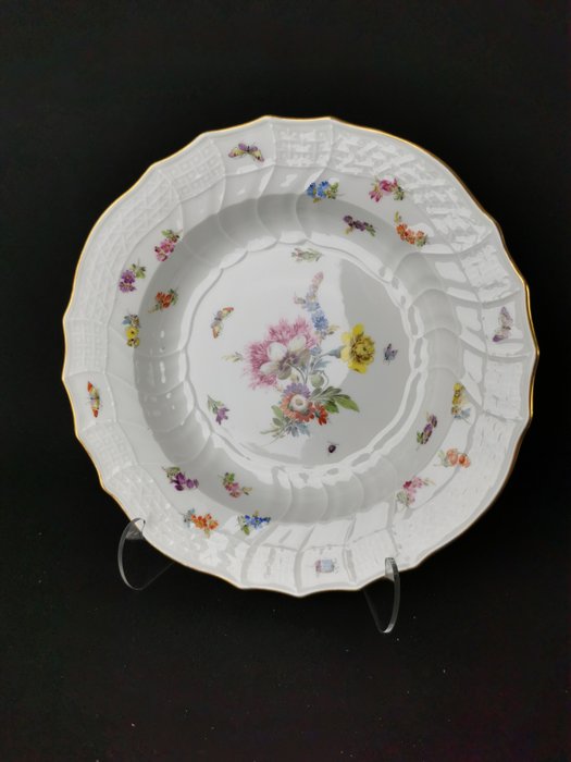 Meissen (1890 - 1910) - Fad (2) - Piatti fondi fiori insetti (D23.5 cm) 1.wahl  -  NeuBrandenstein - Porcelæn