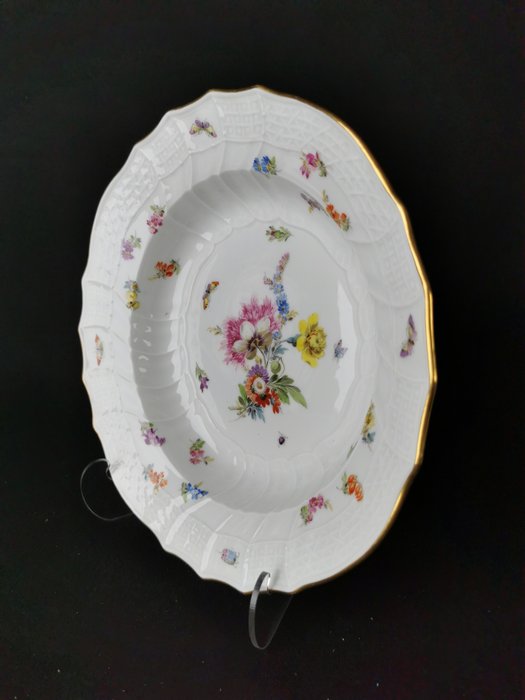 Meissen (1890 - 1910) - Fad (2) - Piatti fondi fiori insetti (D23.5 cm) 1.wahl  -  NeuBrandenstein - Porcelæn