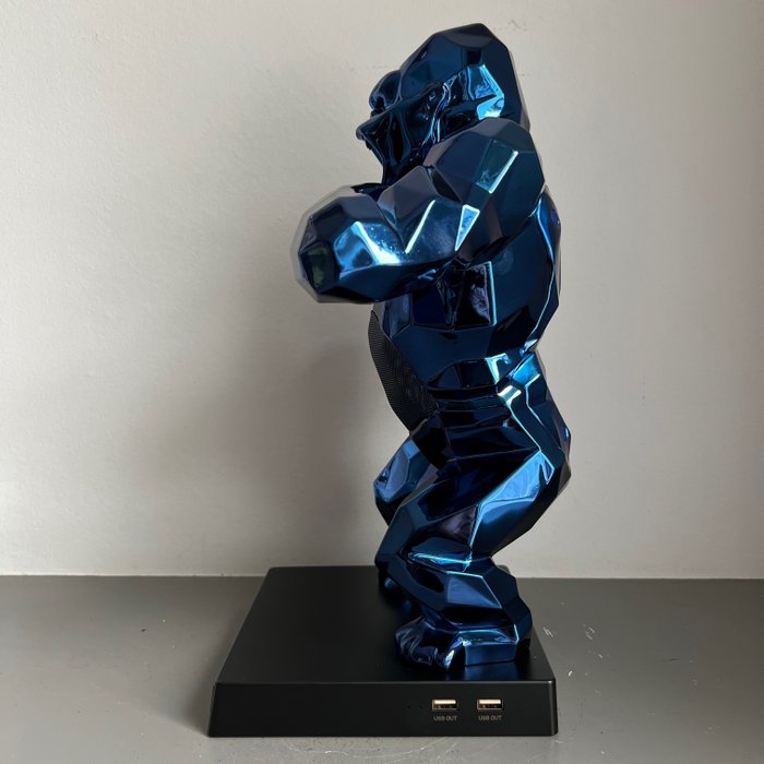 Richard Orlinski (1966) - KiwiKong Blue Metallic (with suitcase  COA)