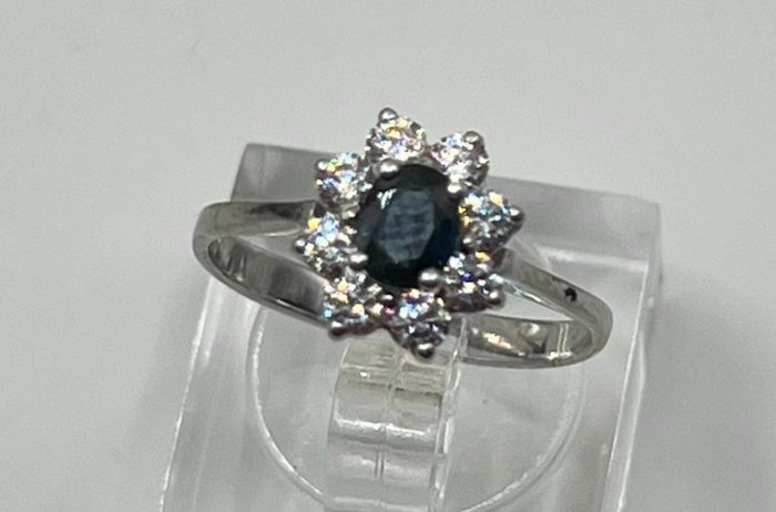 Ingen mindstepris - Ring - 18 kraat Hvidguld -  0.80ct. tw. Safir - Diamant