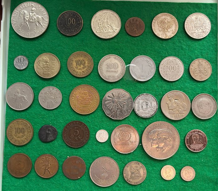 Verden. Lot of 35 coins from all over world, including scarce and silver example 1810-2022  (Ingen mindstepris)