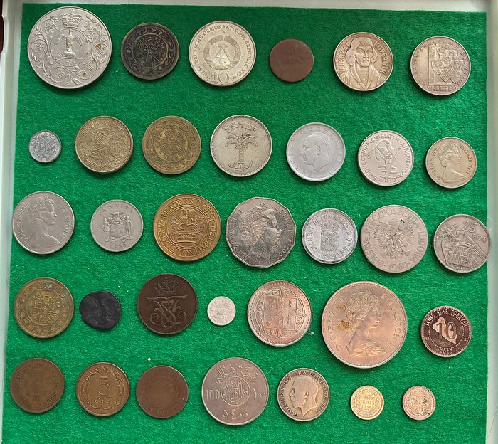 Verden. Lot of 35 coins from all over world, including scarce and silver example 1810-2022  (Ingen mindstepris)