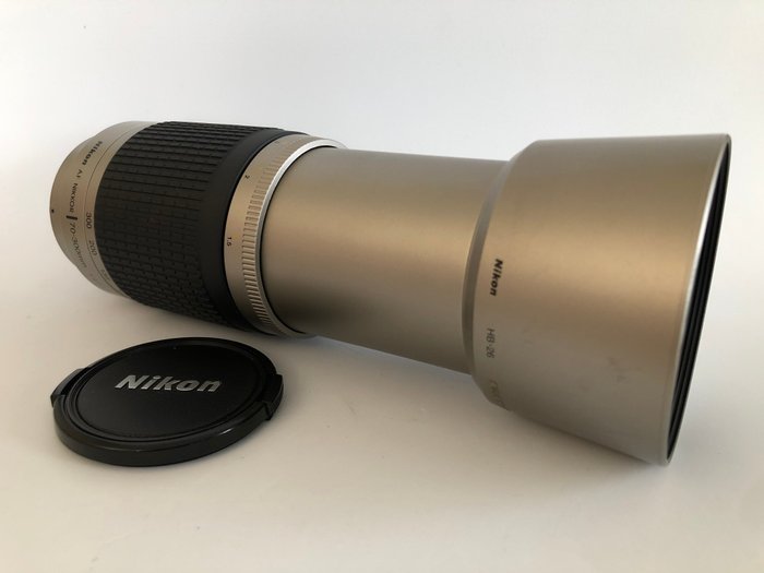 Nikon AF NIKKOR 70-300mm 1:4-5,6 G con parasol Zoomobjektiv