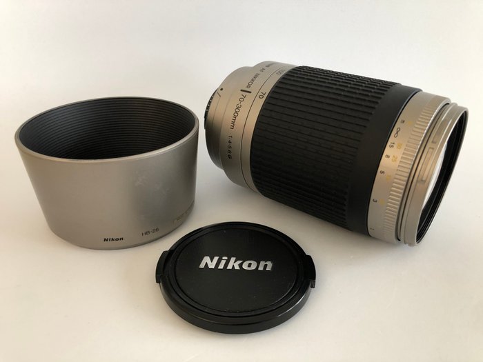 Nikon AF NIKKOR 70-300mm 1:4-5,6 G con parasol Zoomobjektiv