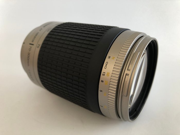 Nikon AF NIKKOR 70-300mm 1:4-5,6 G con parasol Zoomobjektiv