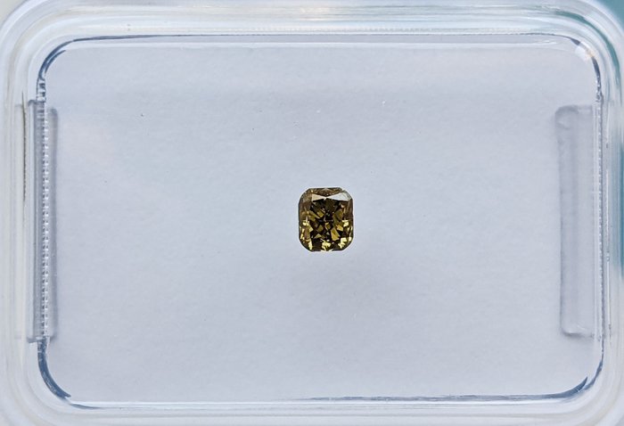 Ingen mindstepris - 1 pcs Diamant  (Naturfarvet)  - 0.11 ct - Rektangel - Fancy deep Grøn Gul - SI1 - International Gemological Institute (IGI)