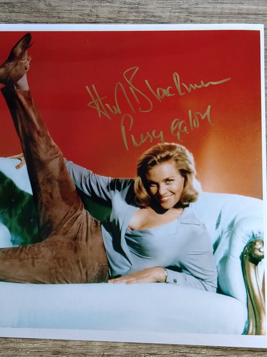 James Bond 007: Goldfinger - Honor Blackman (+) "Pussy Galore" - Signed photo with COA