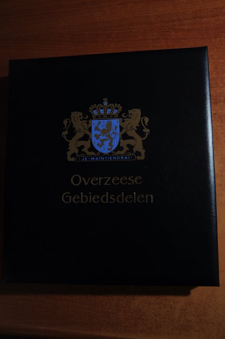 hollandske oversøiske territorier  - For det meste MNH/Ubrugt parti i diverse aktiebøger og et luksus DAVO album med kassette