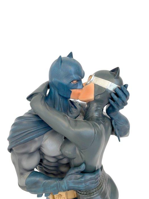 Batman  Catwoman Bust Sculpture - DC Comics