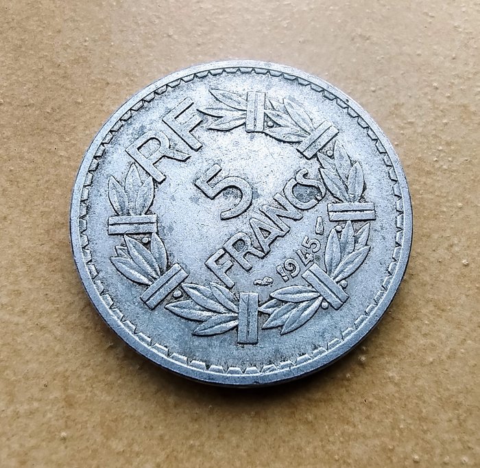 Frankrig Boîte à secret réalisée à partir d'une 5 Francs "Lavrillier" 1945  (Ingen mindstepris)