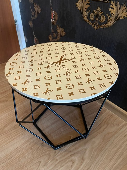 J.Reinhardt - Louis Vuitton Coffee Table - Heavenly Cream  Gold Ø40cm