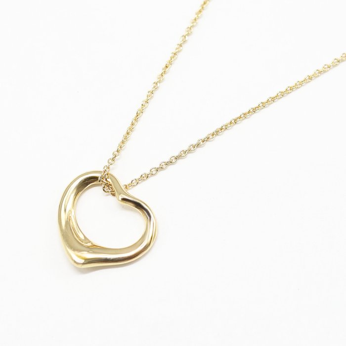 Ingen mindstepris - Tiffany  Co. - Halskæde med vedhæng - Elsa Peretti Open Heart Pendant - 18 kraat Gulguld