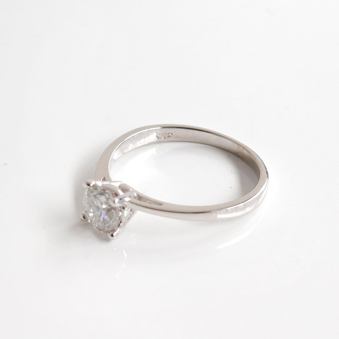 Ring - 18 kraat Hvidguld -  0.78ct. tw. Diamant (Natur)