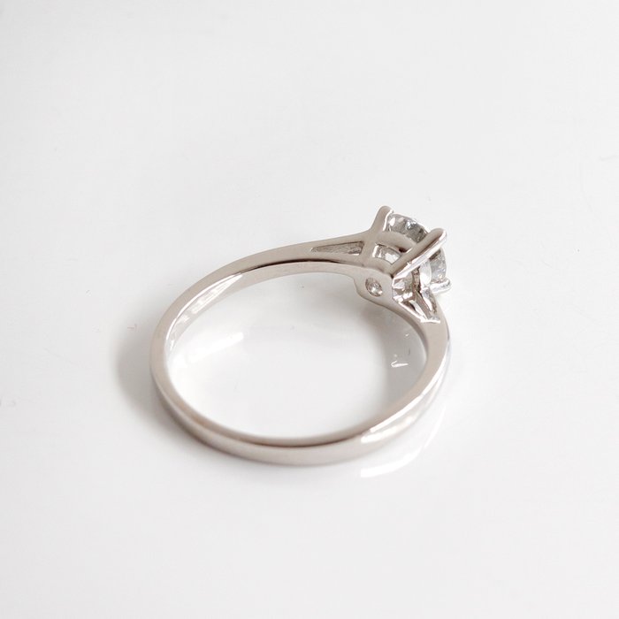 Ring - 18 kraat Hvidguld -  0.78ct. tw. Diamant (Natur)