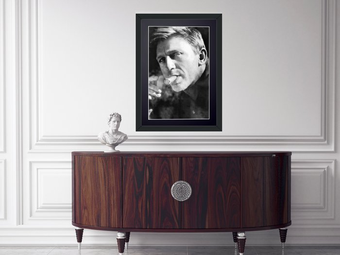 Daniel Craig - Portrait - Fine Art Photography - Luxury Wooden Framed 70X50 cm - Limited Edition Nr 01 of 30 - Serial ID 16984 - Original Certificate (COA), Hologram Logo Editor and QR Code - 100% New item