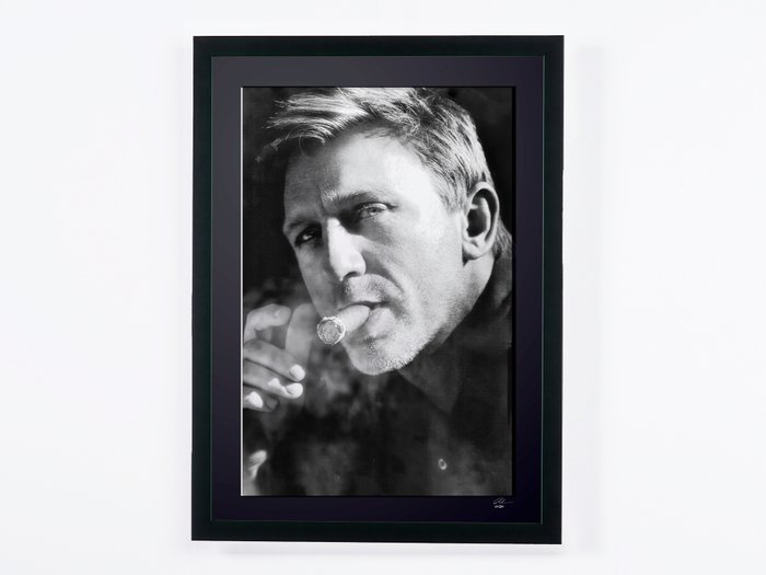 Daniel Craig - Portrait - Fine Art Photography - Luxury Wooden Framed 70X50 cm - Limited Edition Nr 01 of 30 - Serial ID 16984 - Original Certificate (COA), Hologram Logo Editor and QR Code - 100% New item