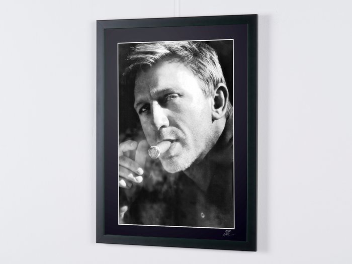 Daniel Craig - Portrait - Fine Art Photography - Luxury Wooden Framed 70X50 cm - Limited Edition Nr 01 of 30 - Serial ID 16984 - Original Certificate (COA), Hologram Logo Editor and QR Code - 100% New item