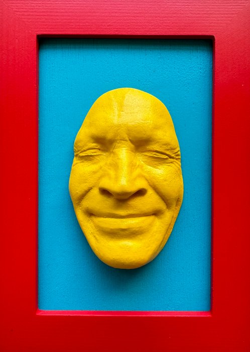 Gregos (1972) - Small yellow smile on blue light background-red light frame