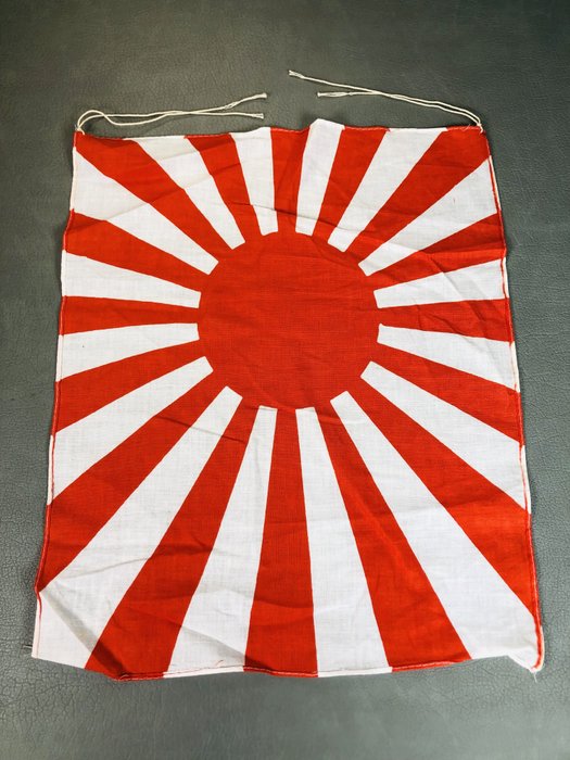 Japan - Flag - WW2 Emperor Empress Cheering Flag ＆ The Rising Sun flag (Kyokujitsu-ki 旭日旗) - Imperial Japan War