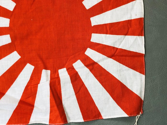 Japan - Flag - WW2 Emperor Empress Cheering Flag ＆ The Rising Sun flag (Kyokujitsu-ki 旭日旗) - Imperial Japan War