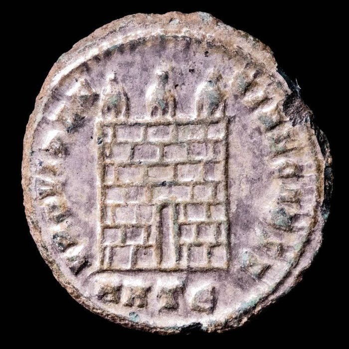 Romarriket. Constantine II (AD 337-340). Follis Minted in Heraclea, 317 A.D. PROVIDEN-TIAE CAESS, Campgate  (Ingen mindstepris)