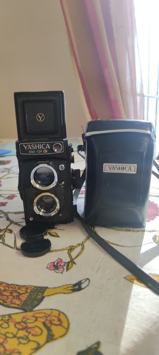 Yashica Mat 124 G con custodia in cuoio | To-øjet spejlreflekskamera (TLR)