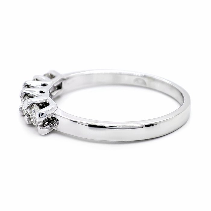 Ring - 14 karat Hvidguld -  057ct tw Diamant (Natur)