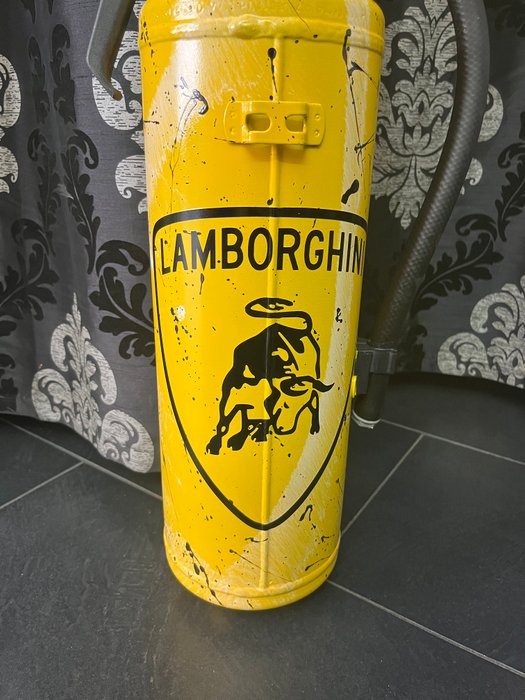 Fabi_popart - Feuerlöscher im Lamborghini Design