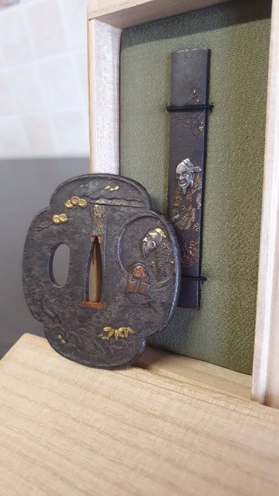 Katana - Jern, guld, sølv. - Tsuba  kozuka Monk - Japan - Edo-perioden (1600-1868)