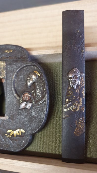 Katana - Jern, guld, sølv. - Tsuba  kozuka Monk - Japan - Edo-perioden (1600-1868)