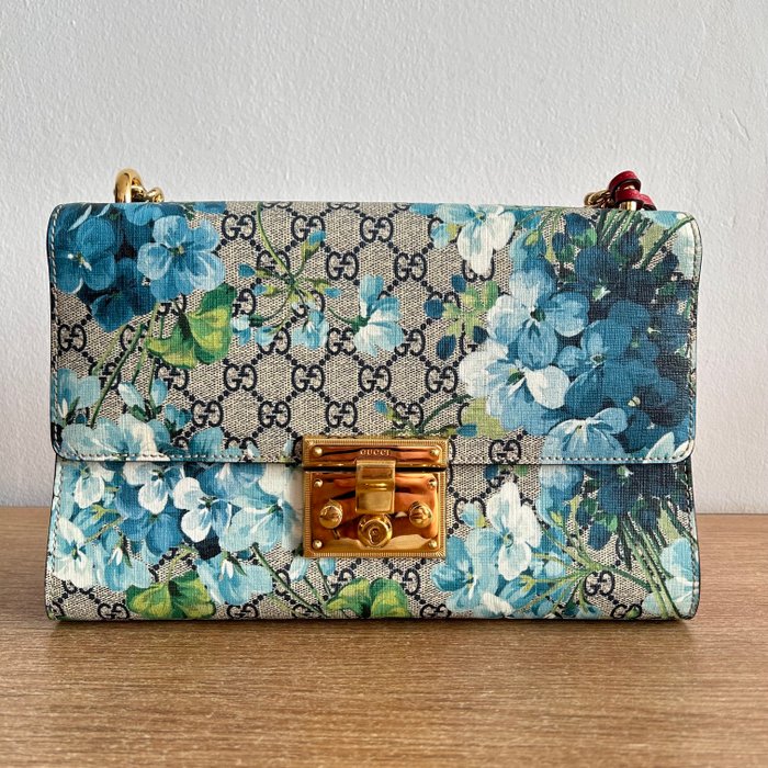 Gucci - GG Supreme Monogram Blooms Medium Padlock Shoulder Bag Beige Blue Navy Hibiscus Red - Håndtaske