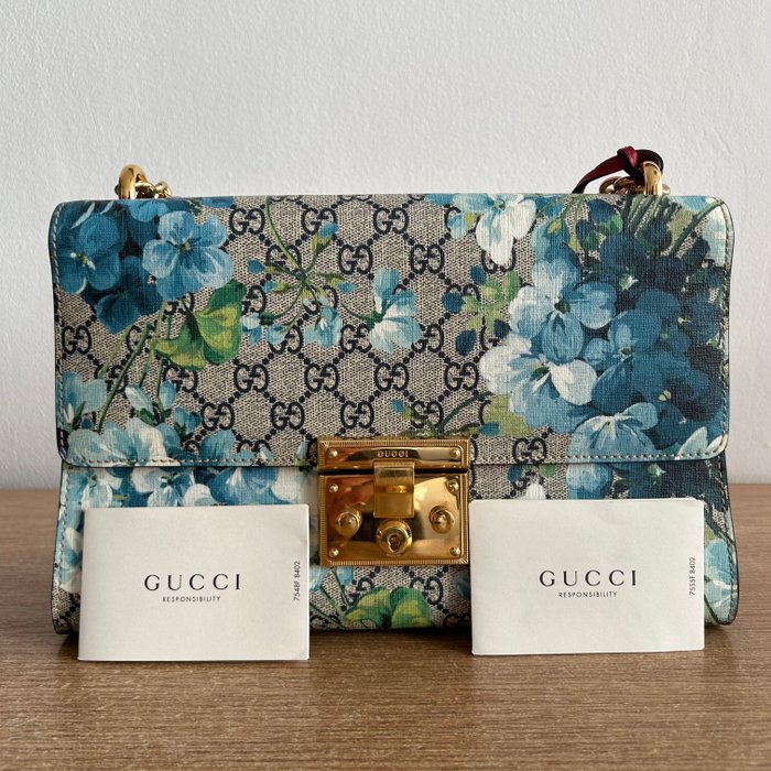 Gucci - GG Supreme Monogram Blooms Medium Padlock Shoulder Bag Beige Blue Navy Hibiscus Red - Håndtaske