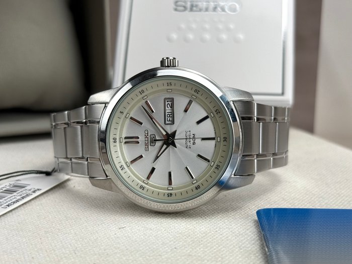 Seiko - 5 - Automatic Day Date - Ingen mindstepris - SNKM83K1 - Mænd - 2011-nu