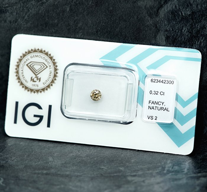 1 pcs Diamant  (Naturfarvet)  - 0.32 ct - Fancy light Brunlig Gul - VS2 - International Gemological Institute (IGI)