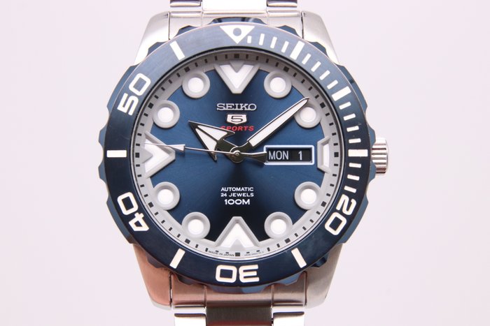 Seiko - Seiko 5 - Ingen mindstepris - SRP747J1 | 4R36-04V0 - Mænd - 2011-nu