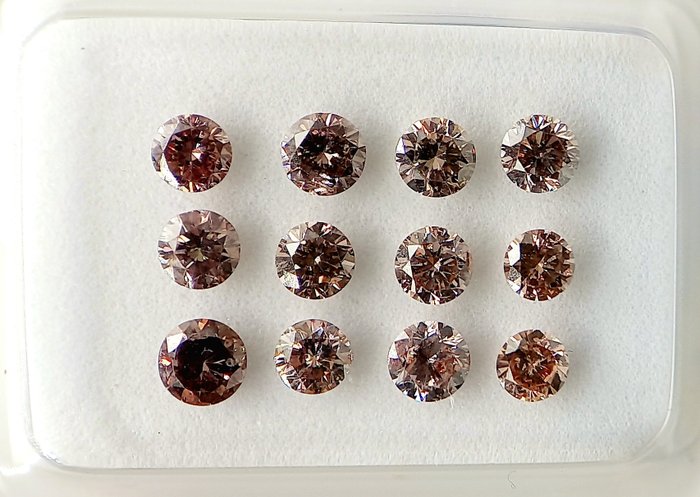 Ingen mindstepris - 12 pcs Diamant  (Naturfarvet)  - 1.08 ct - Rund - Fancy deep Brunlig Lyserød - I1, SI1 - Antwerp Laboratory for Gemstone Testing (ALGT)