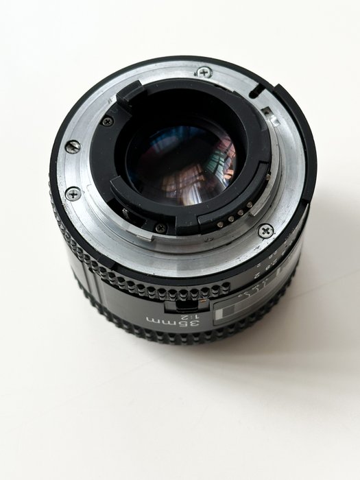 Nikon AF Nikkor 2/35mm Vidvinkelobjektiv