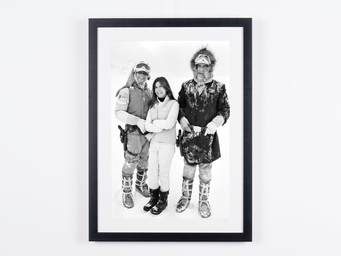 Star Wars Episode V: The Empire Strikes Back, Han Solo, Leia Organa and Luke Skywalker On Hoth Set - Fine Art Photography - Luxury Wooden Framed 70X50 cm - Limited Edition Nr 02 of 50 - Serial ID 16716 - Original Certificate (COA), Hologram Logo Editor and QR Code - 100% New items.