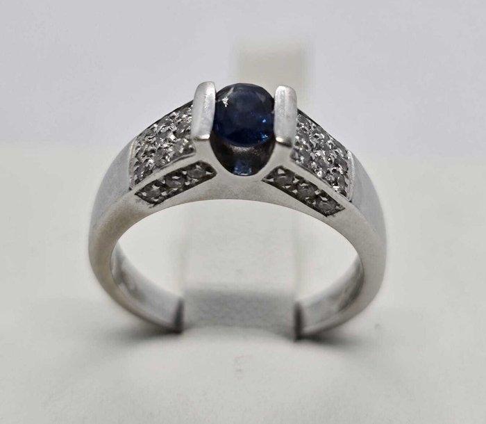 Ring - 18 kraat Hvidguld -  0.30ct. tw. Diamant (Natur)  - Safir