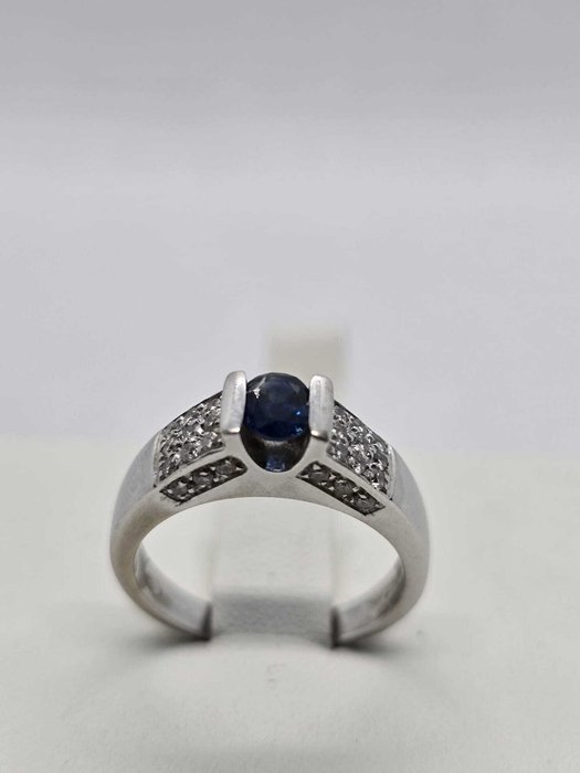 Ring - 18 kraat Hvidguld -  0.30ct. tw. Diamant (Natur)  - Safir