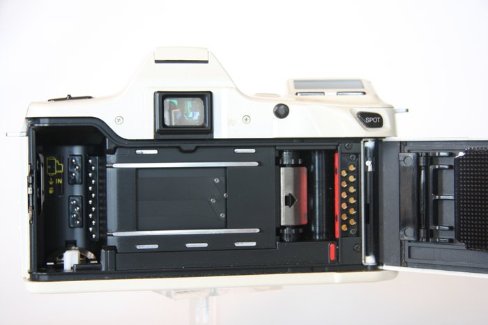 Minolta Dynax 8000i wit + 35-105 + flitser + acc | Analogt kamera