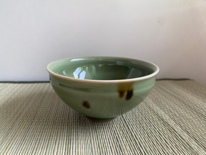 Celadon skål/te-ceremoni - Porcelæn - Soho Yonezawa (1897-1959) - Japan - Shōwa-periode (1926-1989)