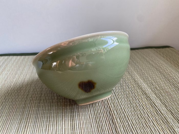 Celadon skål/te-ceremoni - Porcelæn - Soho Yonezawa (1897-1959) - Japan - Shōwa-periode (1926-1989)