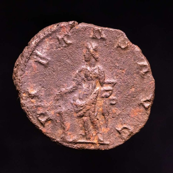 Romarriket. Victorinus (AD 269-271). Silvered Bronze antoninianus 269 A.D. PIETAS AVG Pietas, veiled, standing left, sacrificing over a small altar and holding a box  (Ingen mindstepris)