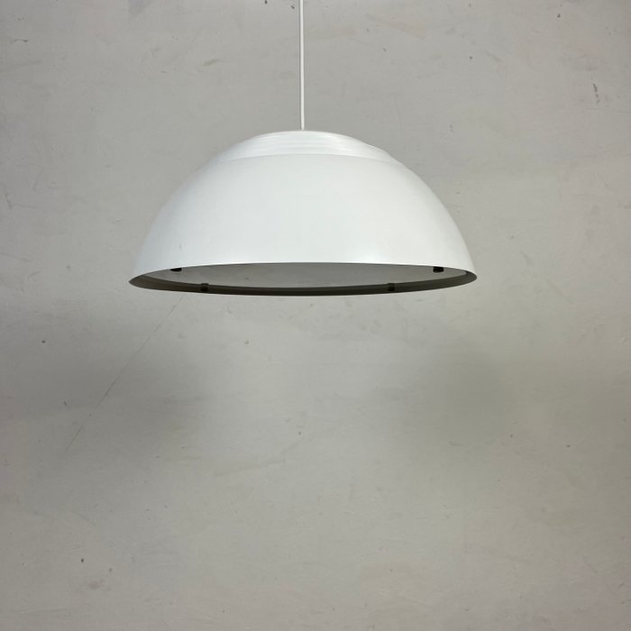 Louis Poulsen - Arne Jacobsen - Hængende lampe - Metal, Plast